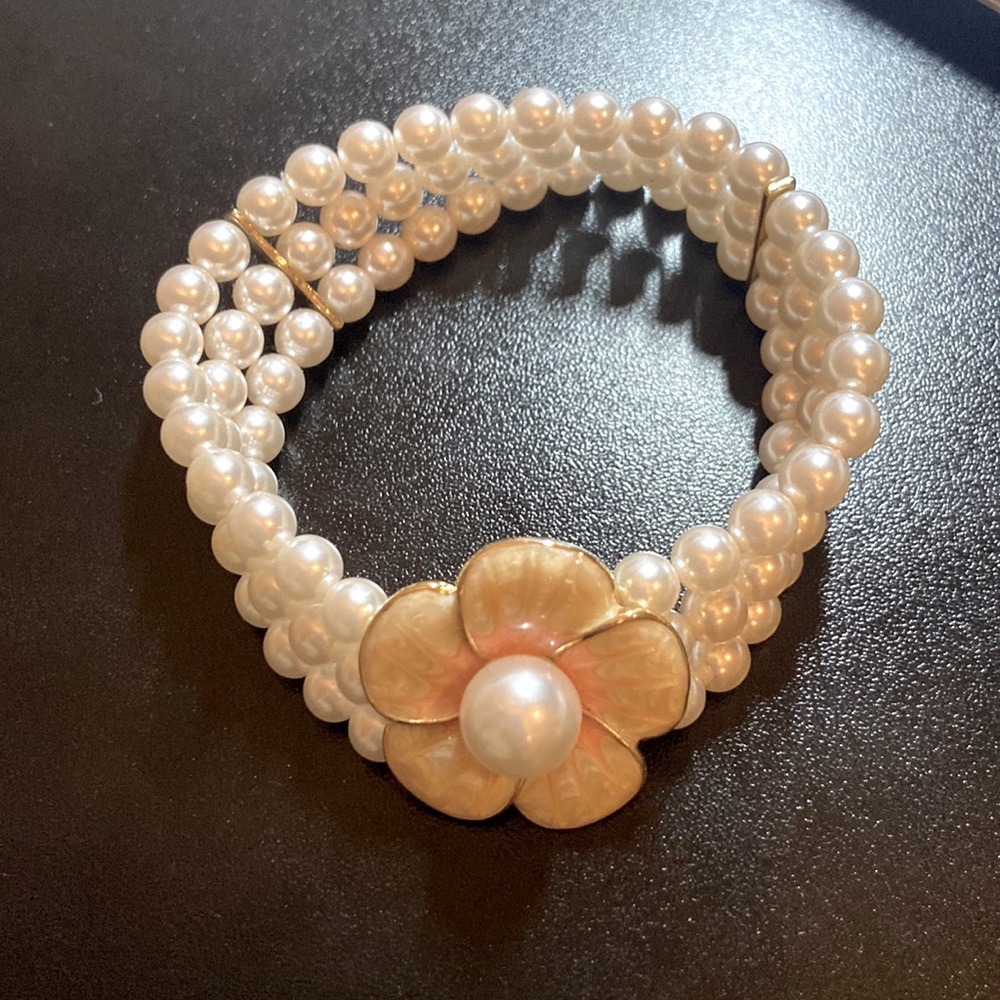 Pearl- flower bracelet